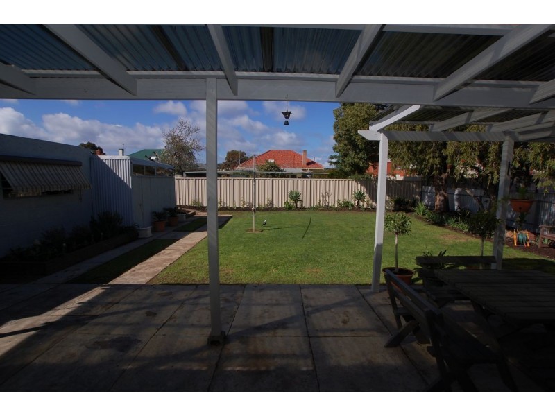 8 Saint Georges Avenue, Glandore SA 5037