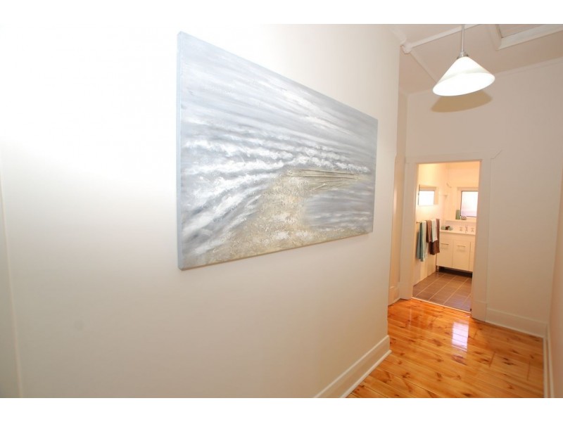 8 Saint Georges Avenue, Glandore SA 5037