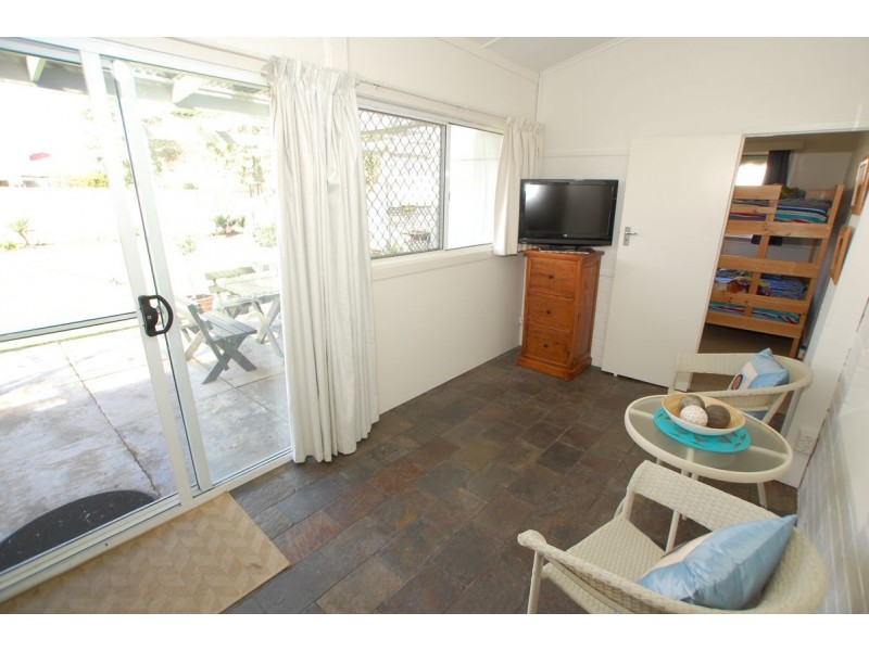 8 Saint Georges Avenue, Glandore SA 5037