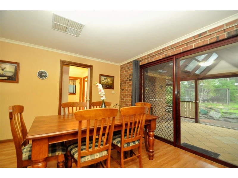 23 Dunalbyn Drive, Aberfoyle Park SA 5159