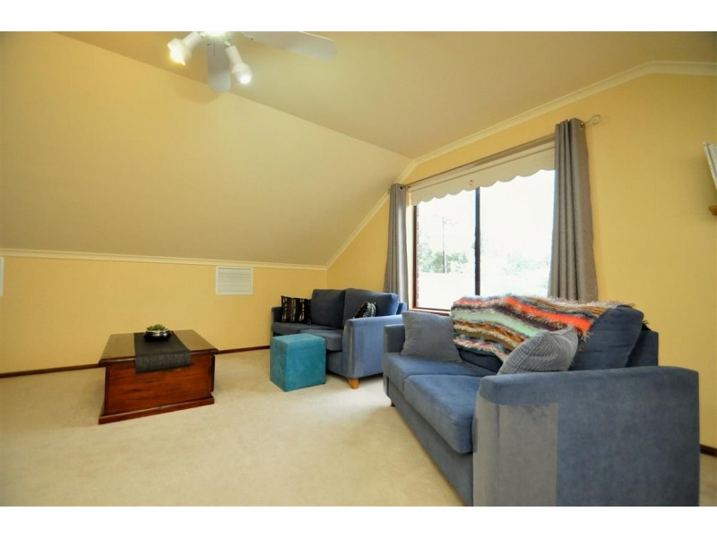 23 Dunalbyn Drive, Aberfoyle Park SA 5159
