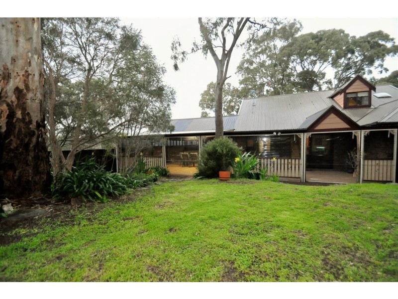 23 Dunalbyn Drive, Aberfoyle Park SA 5159