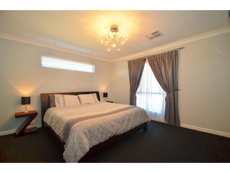17 Sherebrooke Boulevard, Woodcroft SA 5162