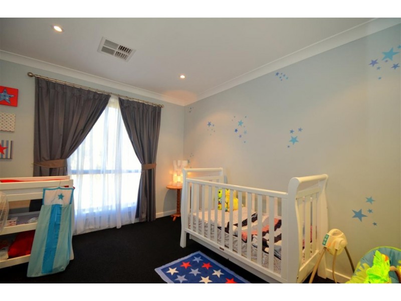 17 Sherebrooke Boulevard, Woodcroft SA 5162