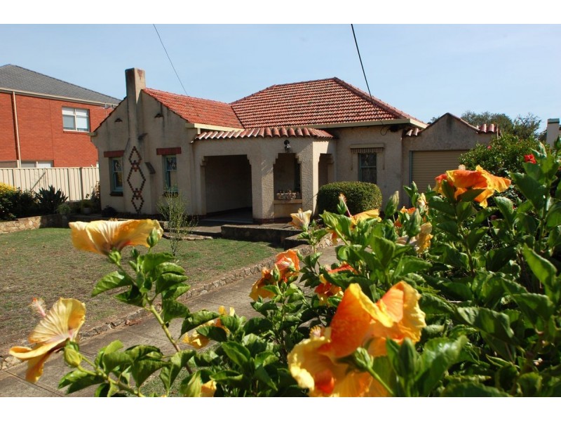 7 Albion Ave, Glandore SA 5037