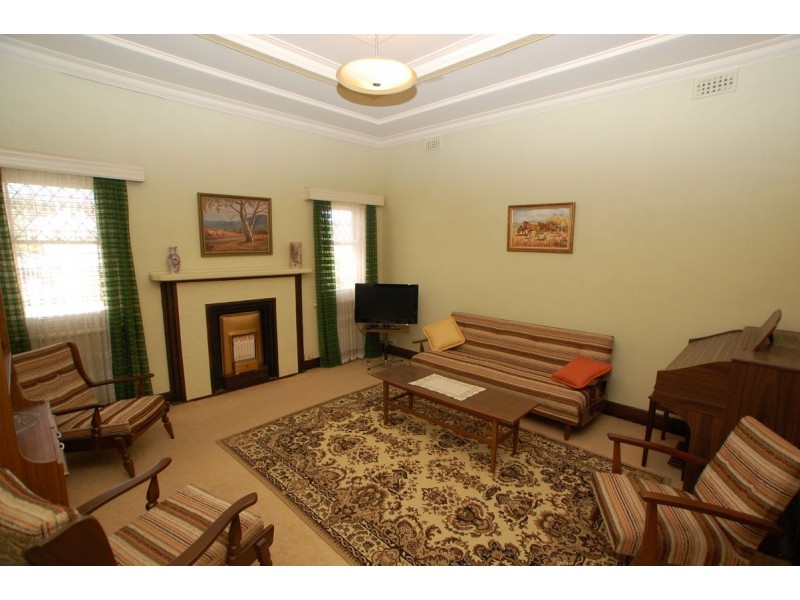 7 Albion Ave, Glandore SA 5037