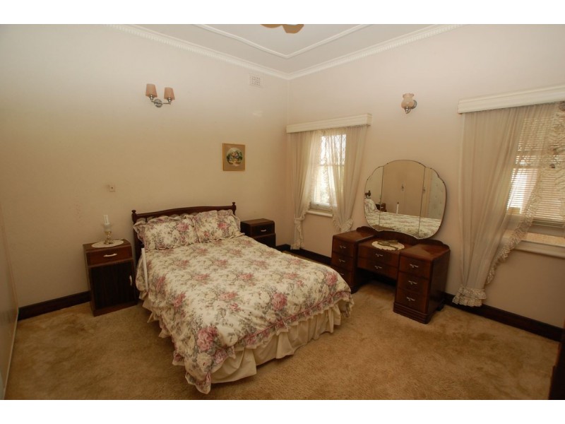 7 Albion Ave, Glandore SA 5037