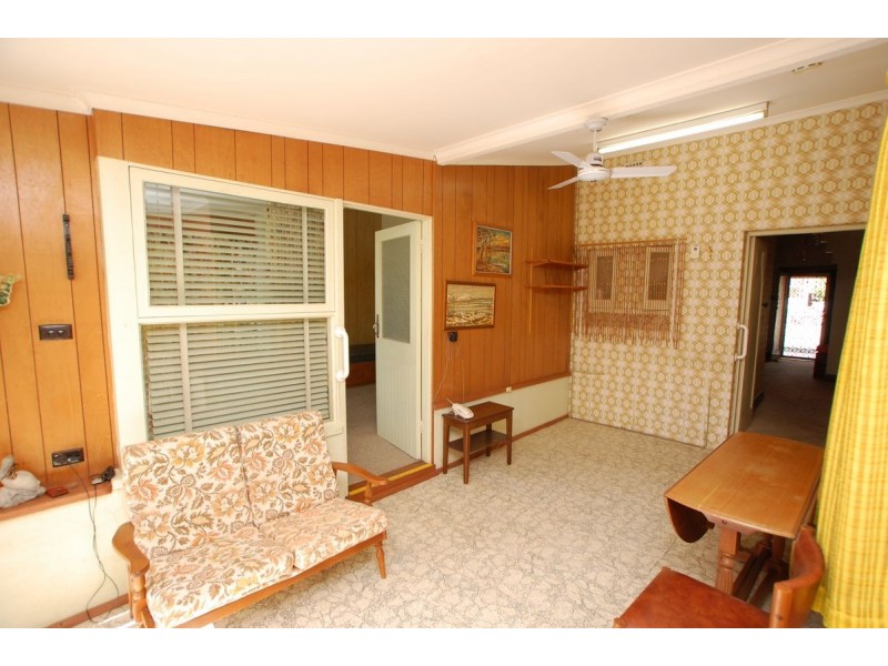 7 Albion Ave, Glandore SA 5037