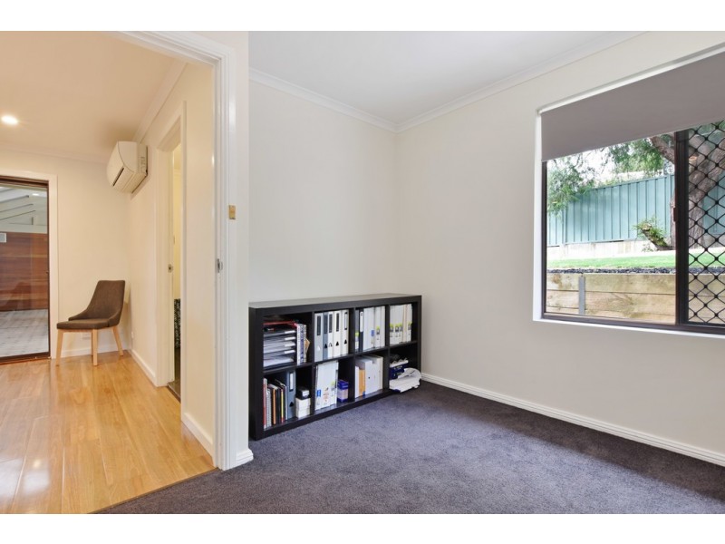 1 Barr Road, Happy Valley SA 5159