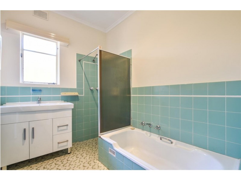 4 Weaver Avenue, Morphett Vale SA 5162