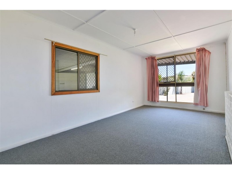 4 Weaver Avenue, Morphett Vale SA 5162
