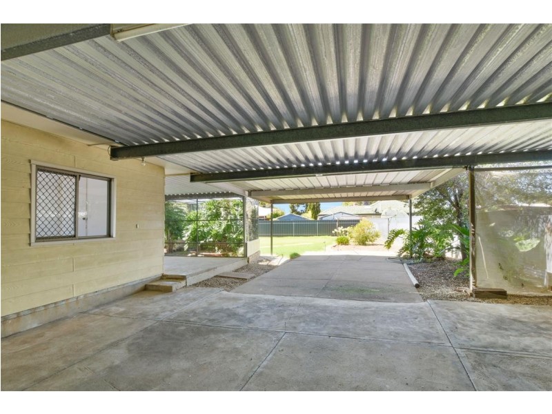 4 Weaver Avenue, Morphett Vale SA 5162