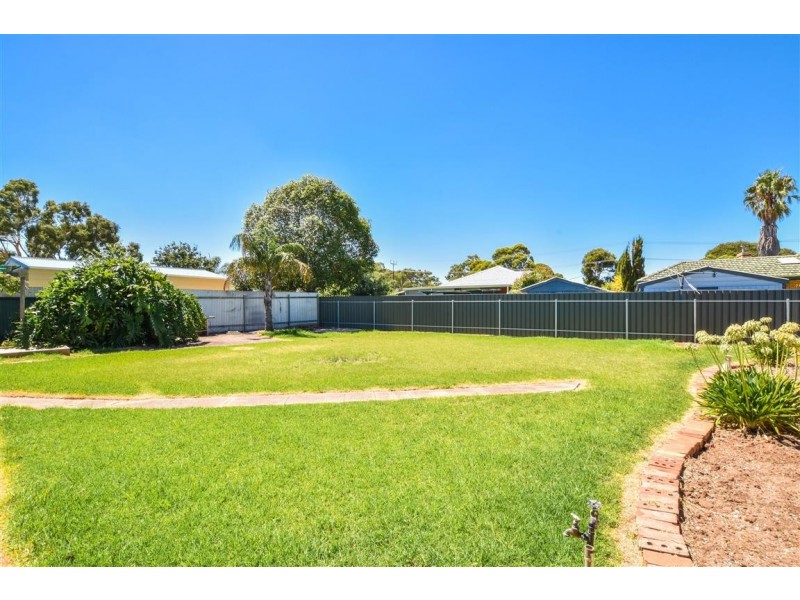 4 Weaver Avenue, Morphett Vale SA 5162