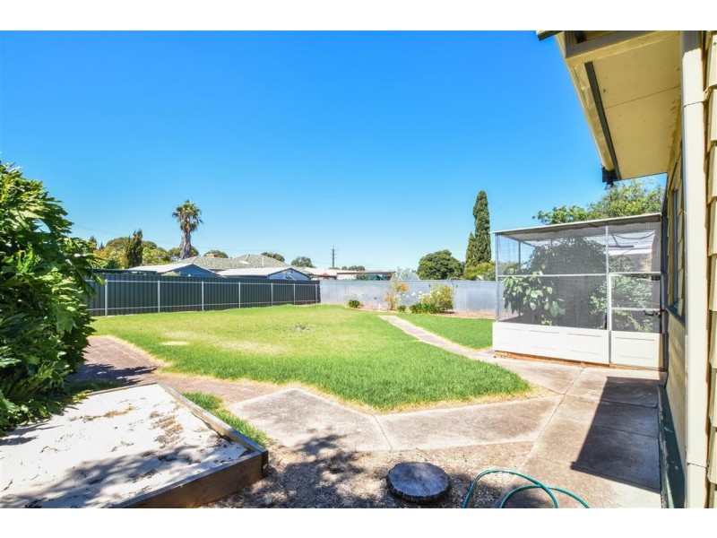 4 Weaver Avenue, Morphett Vale SA 5162