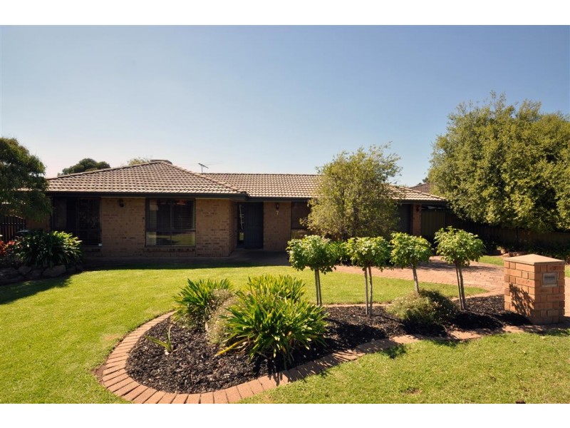 7 Blaxland Avenue, Woodcroft SA 5162