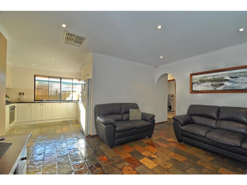 7 Blaxland Avenue, Woodcroft SA 5162