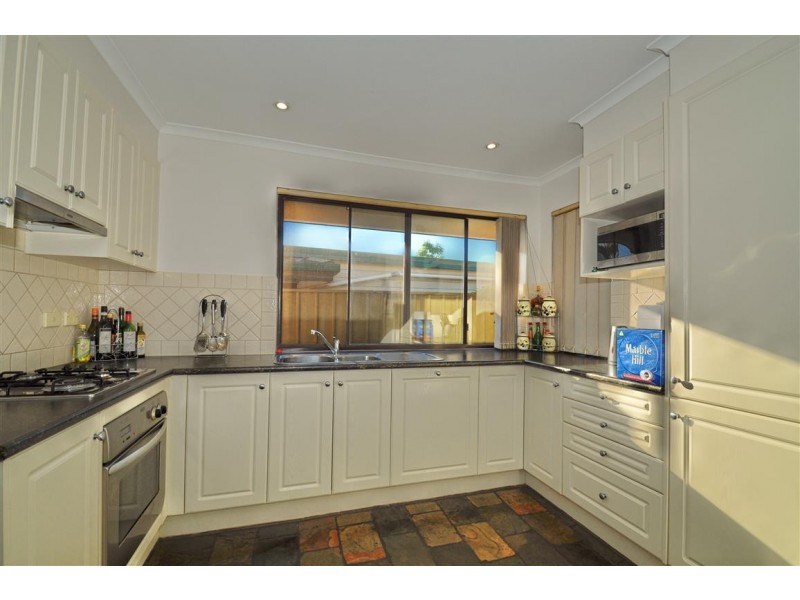 7 Blaxland Avenue, Woodcroft SA 5162