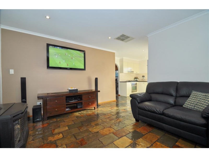 7 Blaxland Avenue, Woodcroft SA 5162