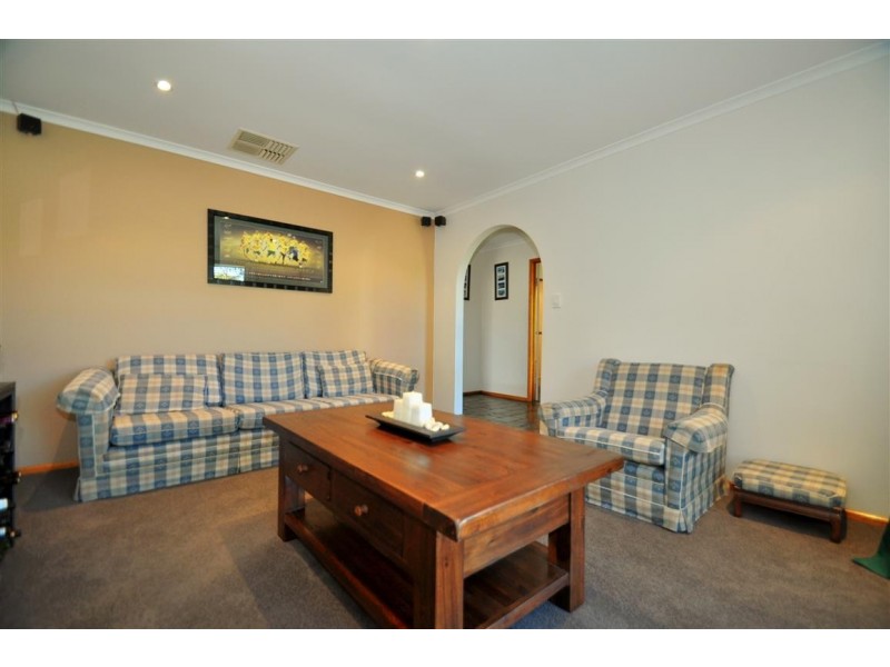 7 Blaxland Avenue, Woodcroft SA 5162