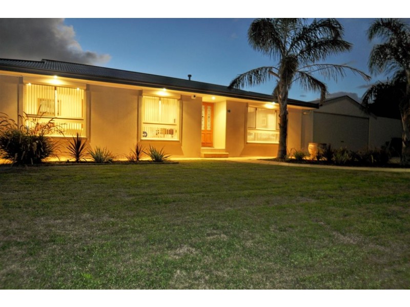 16 McClure Ave, Reynella East SA 5161