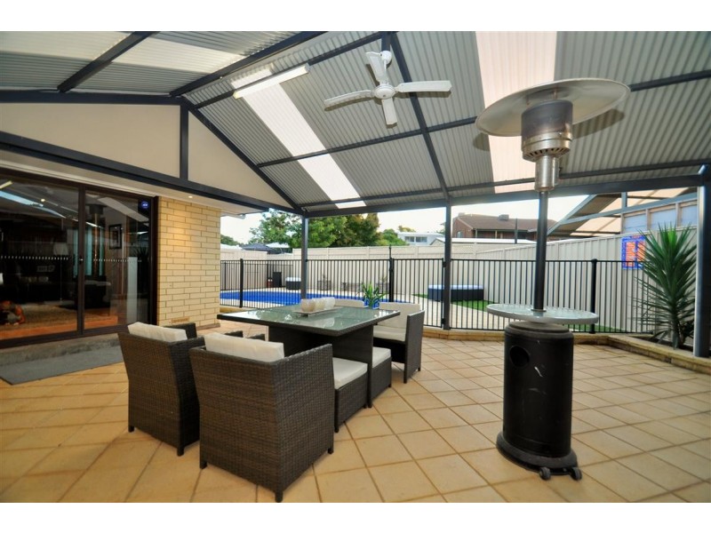 16 McClure Ave, Reynella East SA 5161