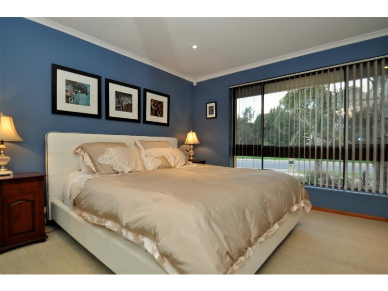 16 McClure Ave, Reynella East SA 5161