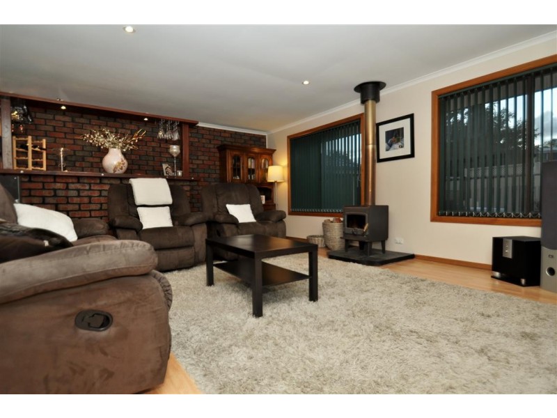 16 McClure Ave, Reynella East SA 5161