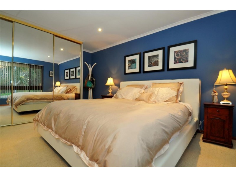 16 McClure Ave, Reynella East SA 5161