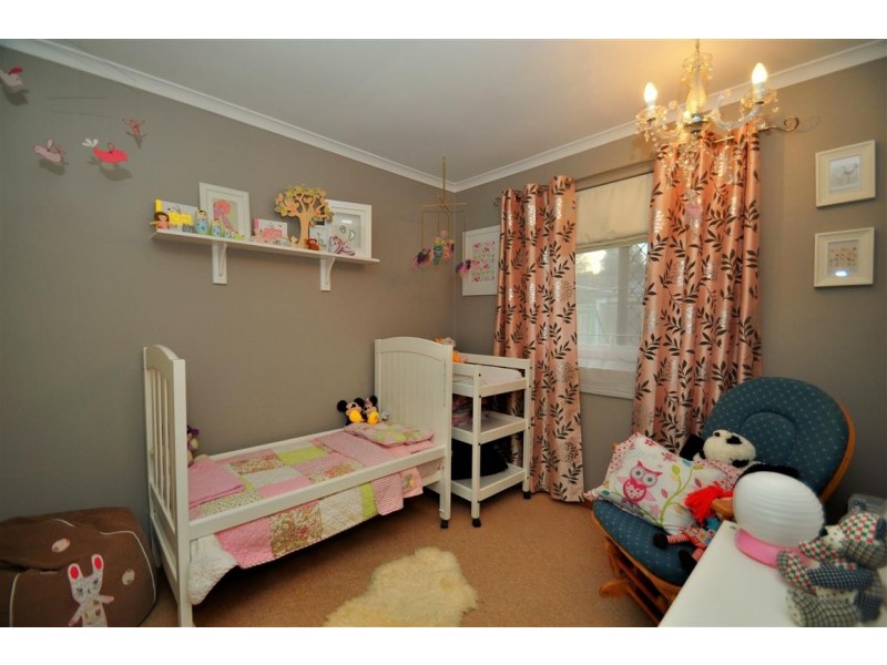 16 McClure Ave, Reynella East SA 5161