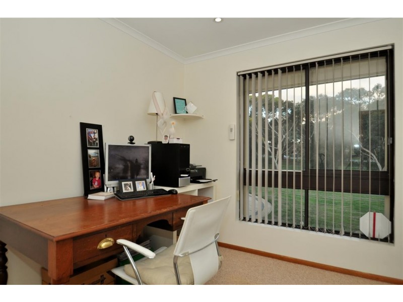 16 McClure Ave, Reynella East SA 5161