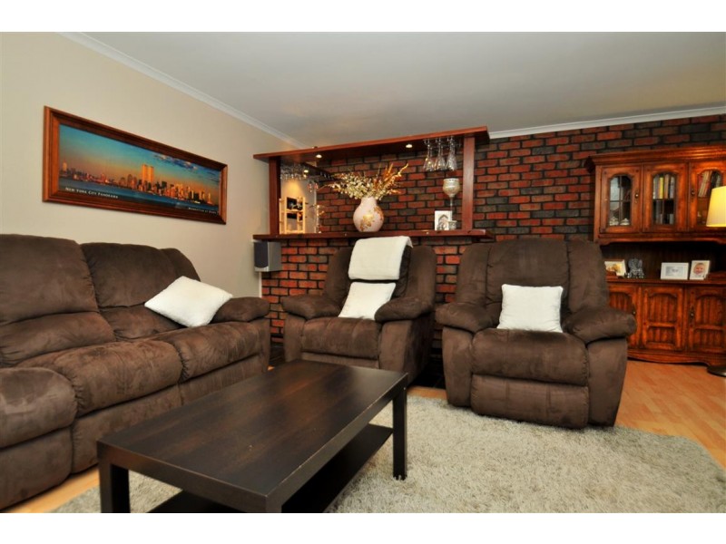 16 McClure Ave, Reynella East SA 5161