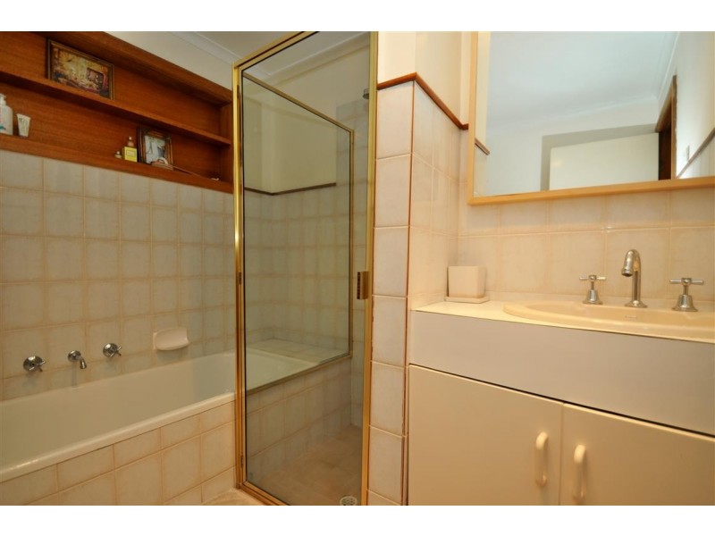 16 McClure Ave, Reynella East SA 5161