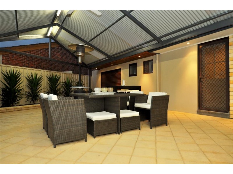 16 McClure Ave, Reynella East SA 5161