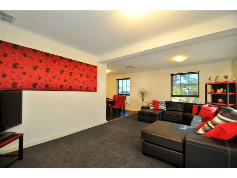 2 Sussex Crescent, Morphett Vale SA 5162