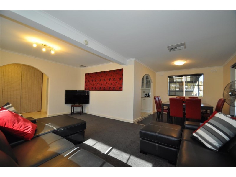 2 Sussex Crescent, Morphett Vale SA 5162