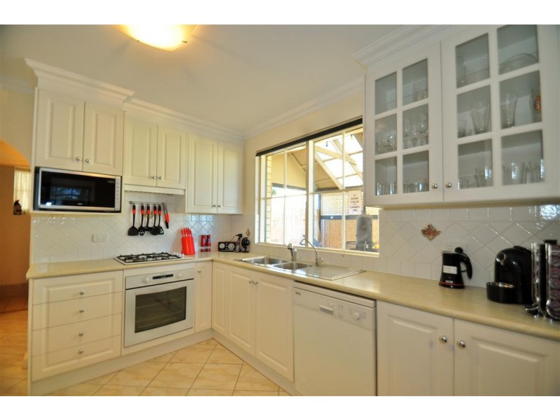 2 Sussex Crescent, Morphett Vale SA 5162