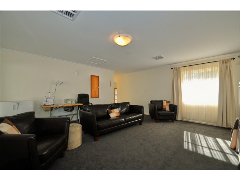 2 Sussex Crescent, Morphett Vale SA 5162