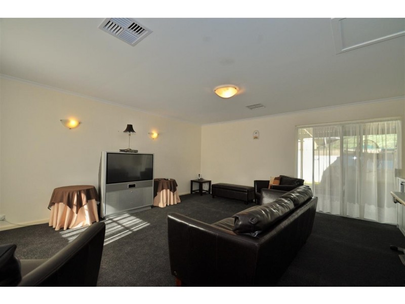 2 Sussex Crescent, Morphett Vale SA 5162