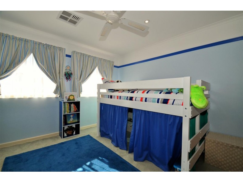 2 Sussex Crescent, Morphett Vale SA 5162