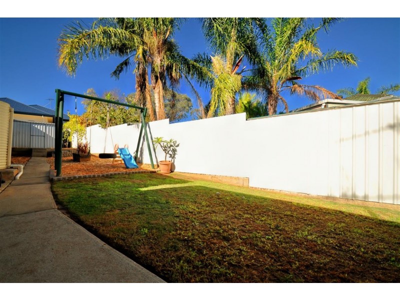 2 Sussex Crescent, Morphett Vale SA 5162