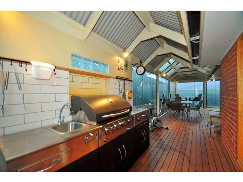 80 Elizabeth Crescent, Hallett Cove SA 5158