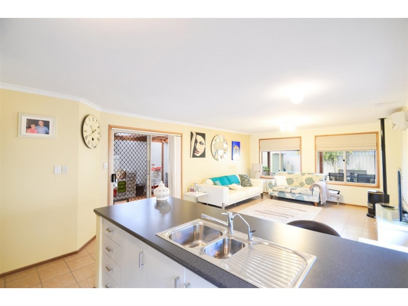 6 Phyllis Court, Trott Park SA 5158