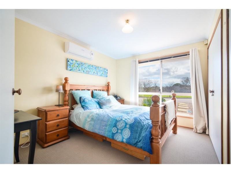 6 Phyllis Court, Trott Park SA 5158
