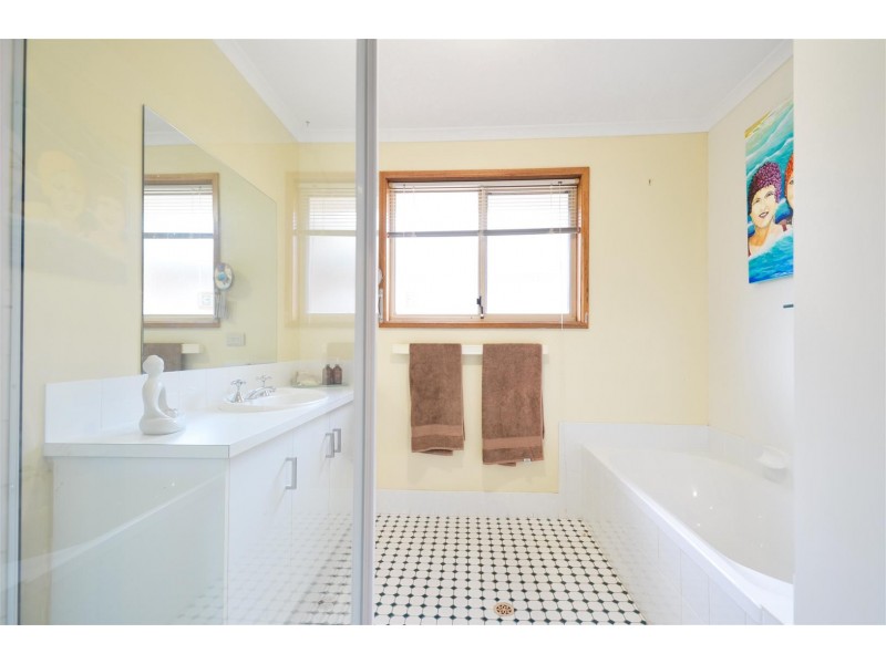 6 Phyllis Court, Trott Park SA 5158
