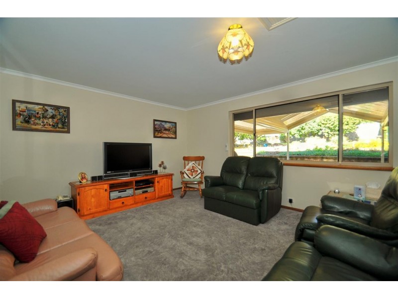 2 Sandalwood Grove, Woodcroft SA 5162