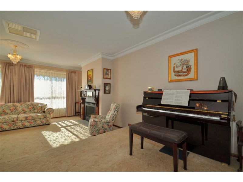 2 Sandalwood Grove, Woodcroft SA 5162