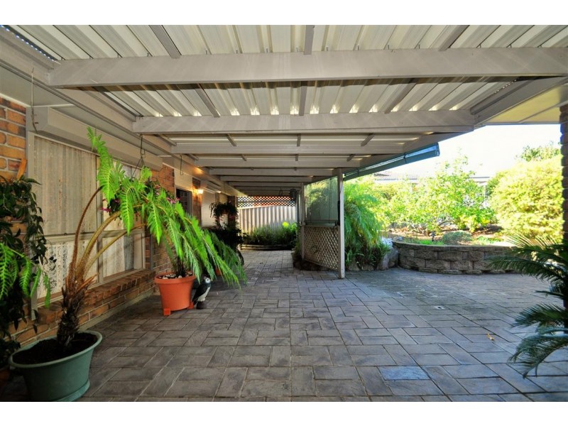 2 Sandalwood Grove, Woodcroft SA 5162