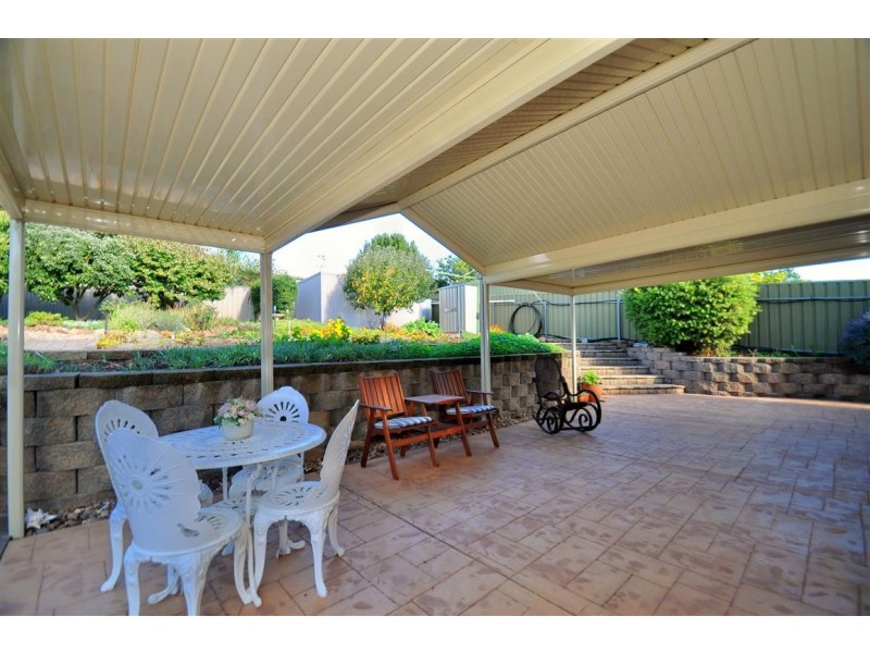 2 Sandalwood Grove, Woodcroft SA 5162