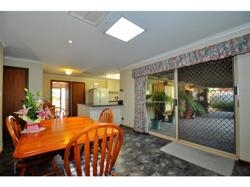 2 Sandalwood Grove, Woodcroft SA 5162
