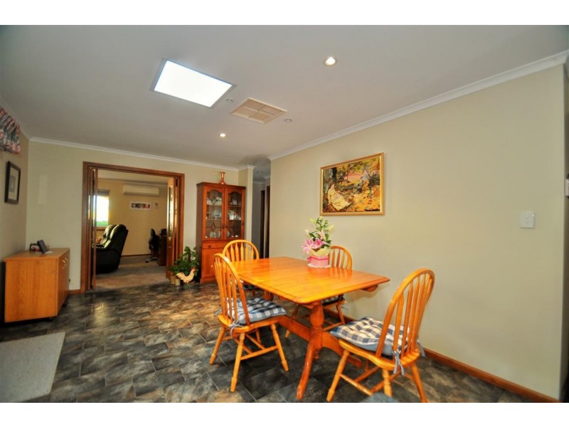 2 Sandalwood Grove, Woodcroft SA 5162